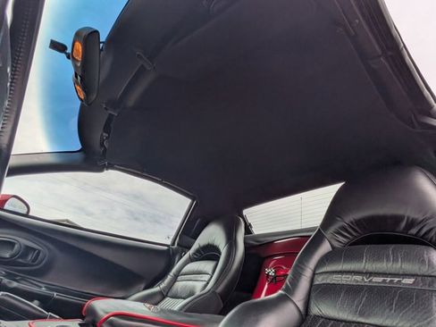 Used 2000 Chevrolet Corvette Convertible w/ Performance Handling Pkg image 15