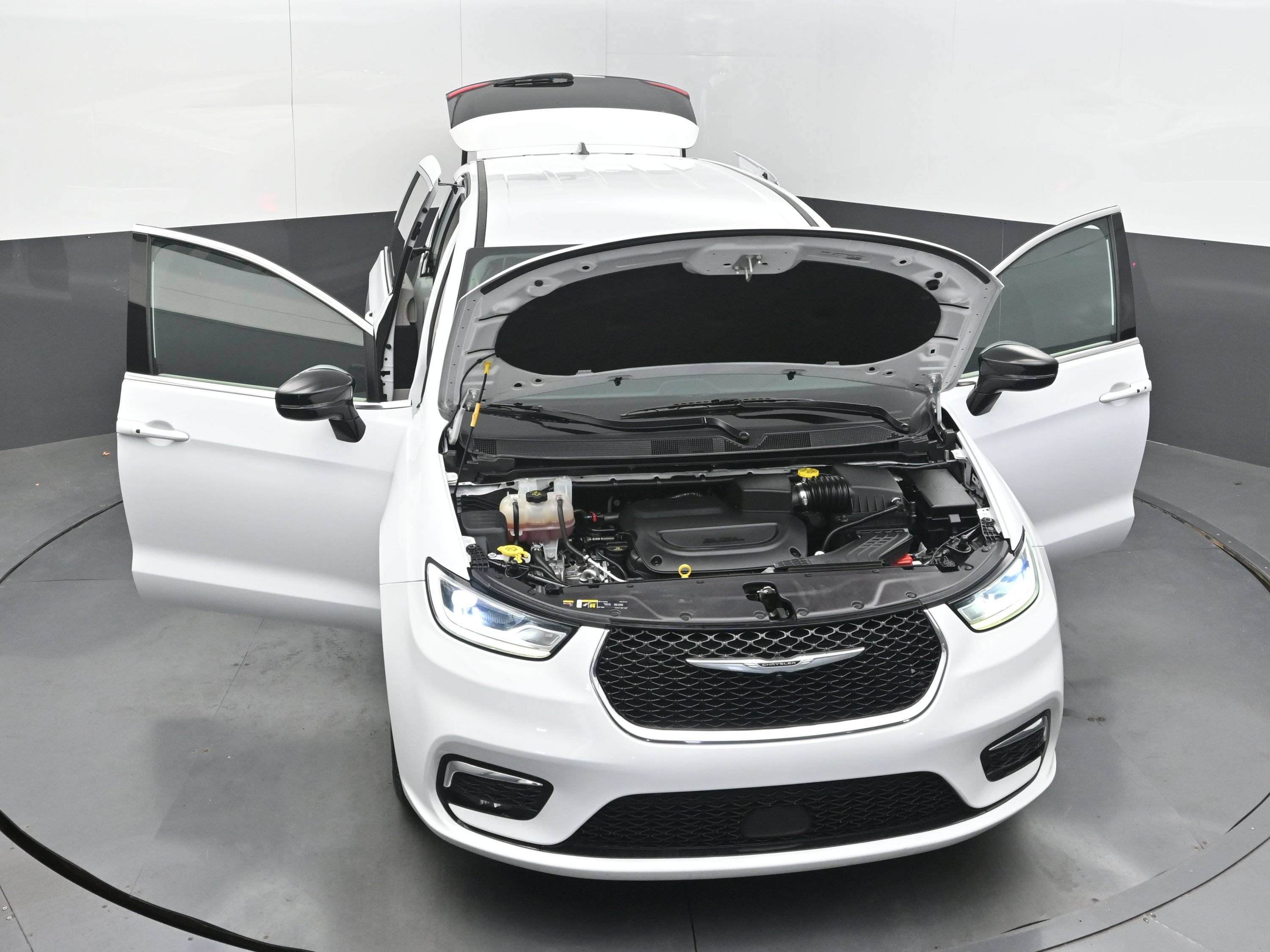 Used 2024 Chrysler Pacifica Touring-L FWD image 43
