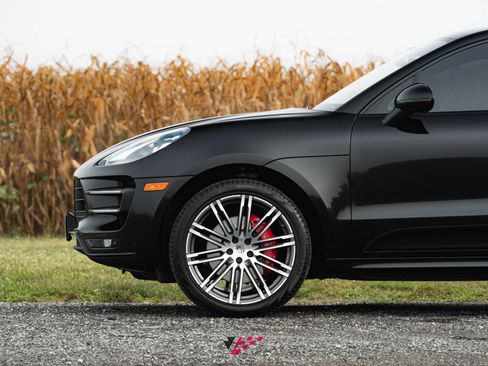 Used 2017 Porsche Macan Turbo image 11