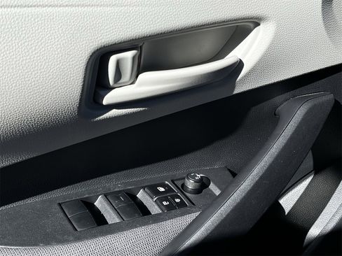 Used 2025 Toyota Corolla LE image 21