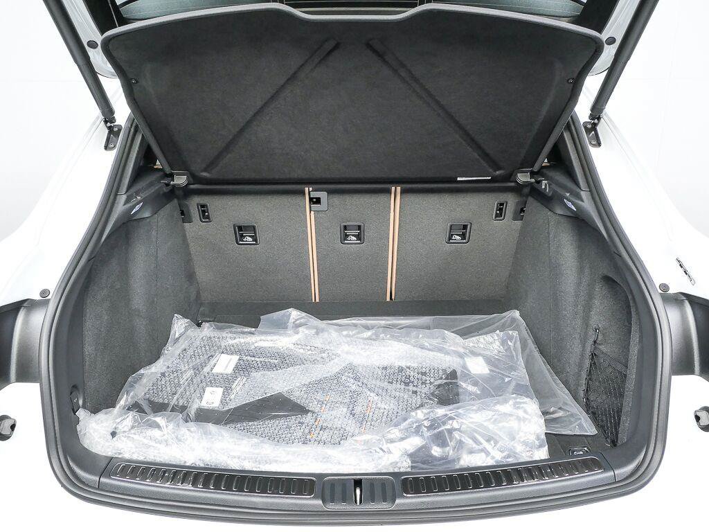 Certified 2026 Porsche Macan AWD/4WD image 29