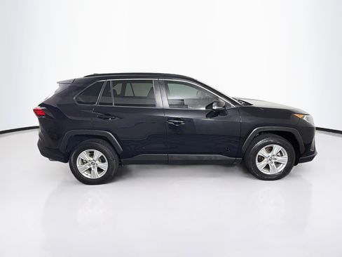Used 2019 Toyota RAV4 XLE w/ Convenience Package FWD image 10