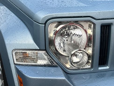 Used 2012 Jeep Liberty Sport image 8