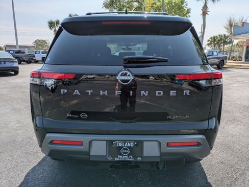 New 2026 Nissan Pathfinder Platinum FWD image 5
