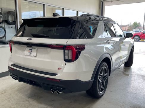 Used 2025 Ford Explorer ST w/ Sun And Sound Package AWD/4WD image 8