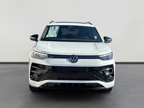 New 2026 Volkswagen Tiguan SE R-Line image 2