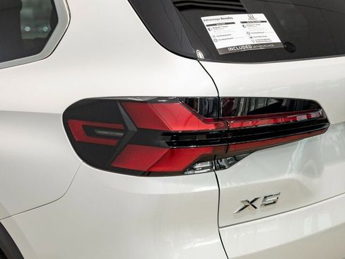 New 2026 BMW X5 xDrive50e w/ Premium Package AWD/4WD image 9