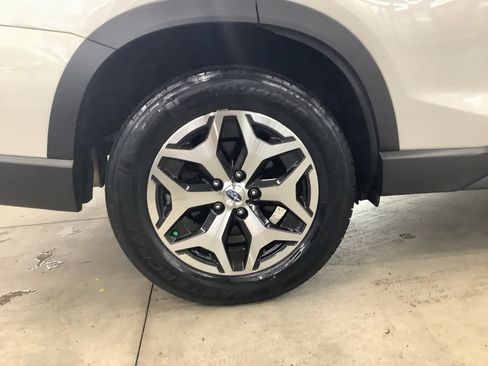 Used 2023 Subaru Forester Premium AWD/4WD image 27