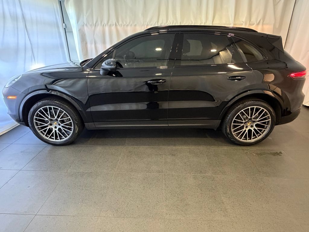 Certified 2023 Porsche Cayenne Platinum Edition AWD/4WD image 2
