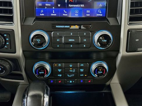 Used 2020 Ford F150 Lariat w/ Equipment Group 502A Luxury AWD/4WD image 19