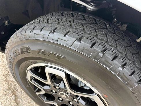 Used 2025 Ford Bronco Outer Banks image 9