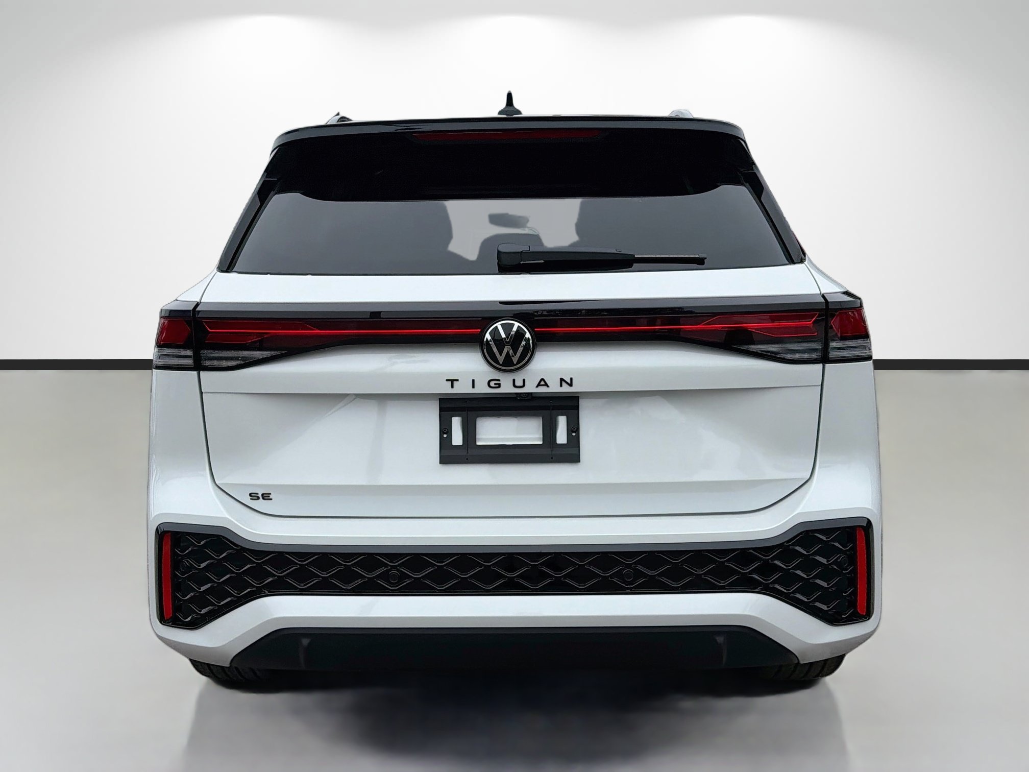 Used 2026 Volkswagen Tiguan SE R-Line FWD image 4