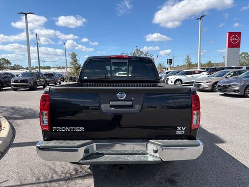 Used 2019 Nissan Frontier SV image 6