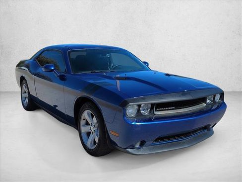 Used 2012 Dodge Challenger SXT image 4