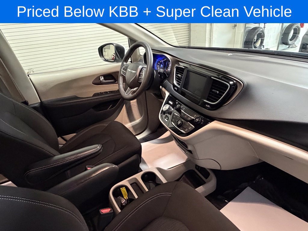 Used 2023 Chrysler Voyager LX FWD image 22