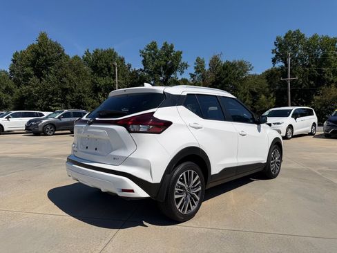 Used 2024 Nissan Kicks SV FWD image 4