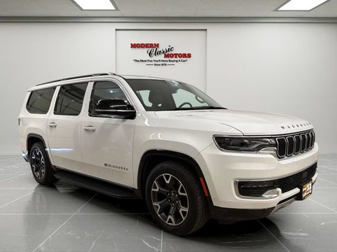 Used 2024 Jeep Wagoneer L Series III w/ Flexible Seating Group AWD/4WD image 7
