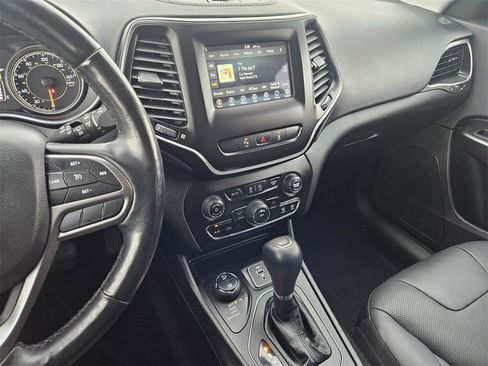 Certified 2021 Jeep Cherokee Latitude Lux w/ Trailer Tow Group image 19