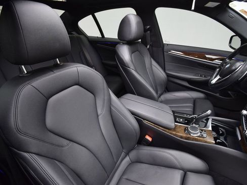 Used 2020 BMW 530i xDrive w/ Premium Package image 20