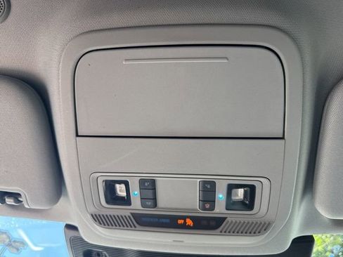 Used 2022 Ford Explorer XLT w/ Equipment Group 202A image 32