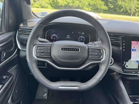 Used 2023 Jeep Wagoneer 4WD w/ Convenience Group I image 12