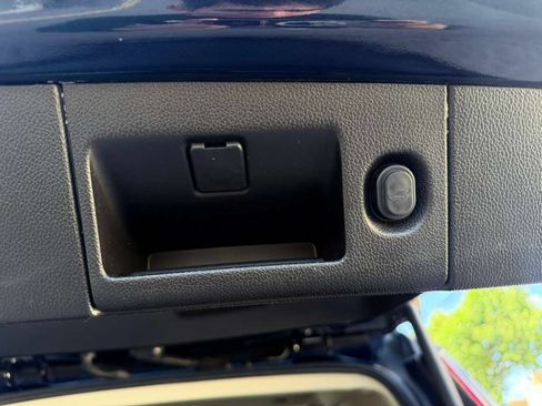 Used 2019 Cadillac Escalade Luxury AWD/4WD image 12