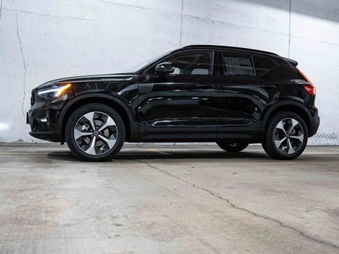 New 2026 Volvo XC40 B5 Plus w/ Protection Package Premier AWD/4WD image 4