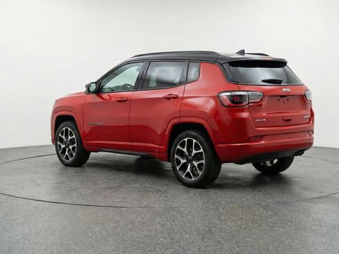 Used 2025 Jeep Compass Limited image 6