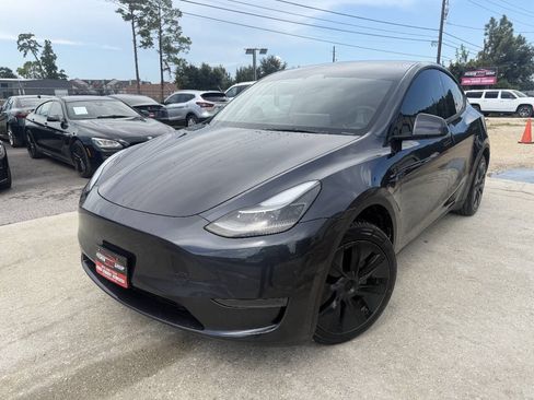 Used 2024 Tesla Model Y Long Range RWD image 4