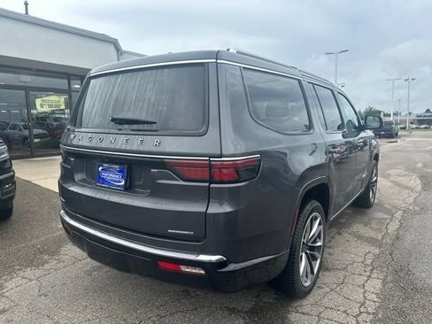 Used 2022 Jeep Wagoneer Series III w/ Premium Group I AWD/4WD image 6