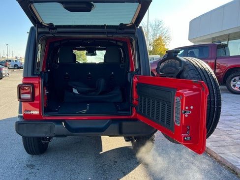 Certified 2025 Jeep Wrangler Sport S image 24