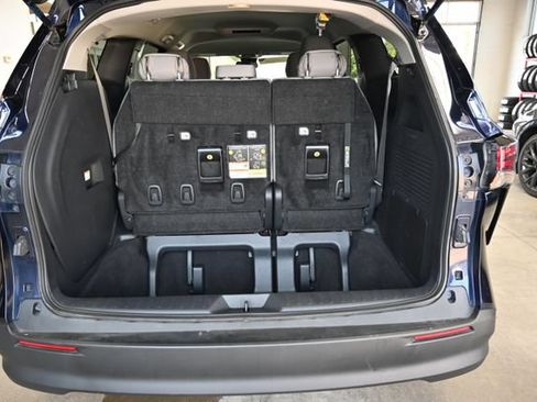 Certified 2025 Toyota Sienna LE AWD/4WD image 29