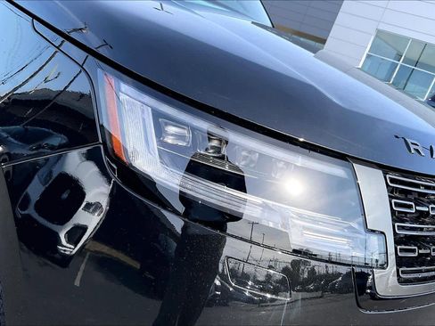 New 2025 Land Rover Range Rover Long Wheelbase SE image 33