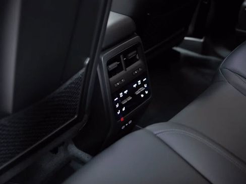 Certified 2026 Porsche Macan Electric RWD image 34
