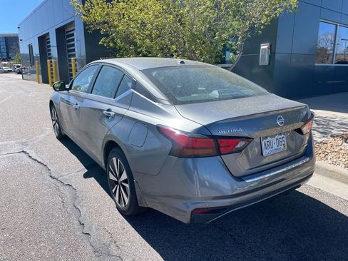 Used 2022 Nissan Altima 2.5 SV image 2