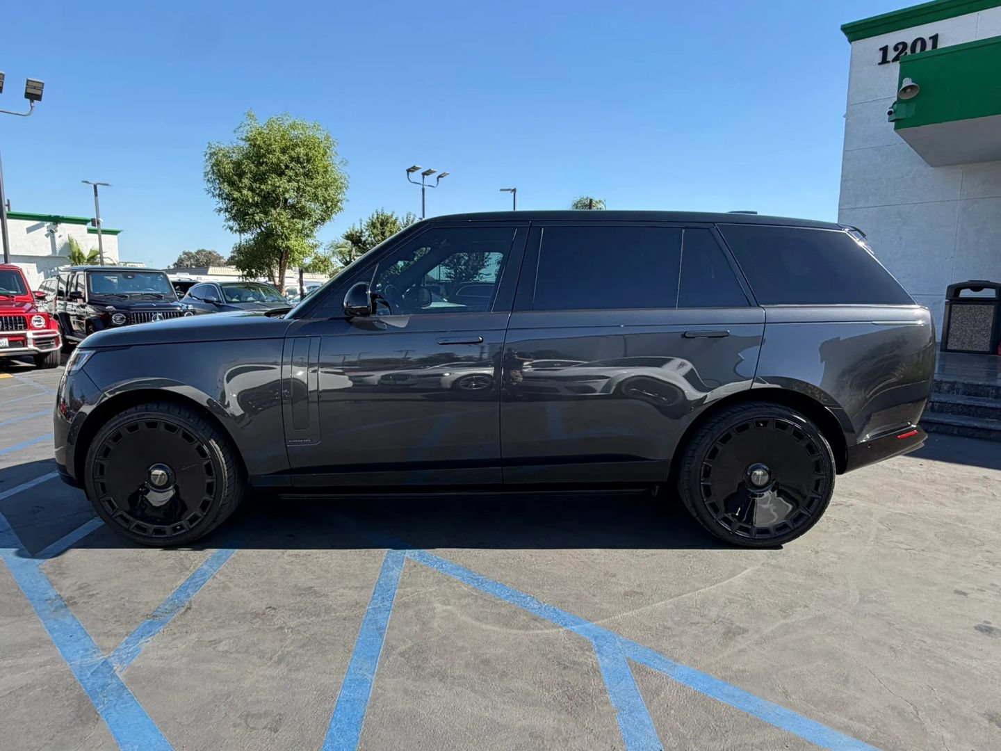 Used 2025 Land Rover Range Rover Long Wheelbase Autobiography AWD/4WD image 5