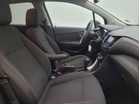 Used 2022 Chevrolet Trax LS w/ Tint and Cruise Package image 21