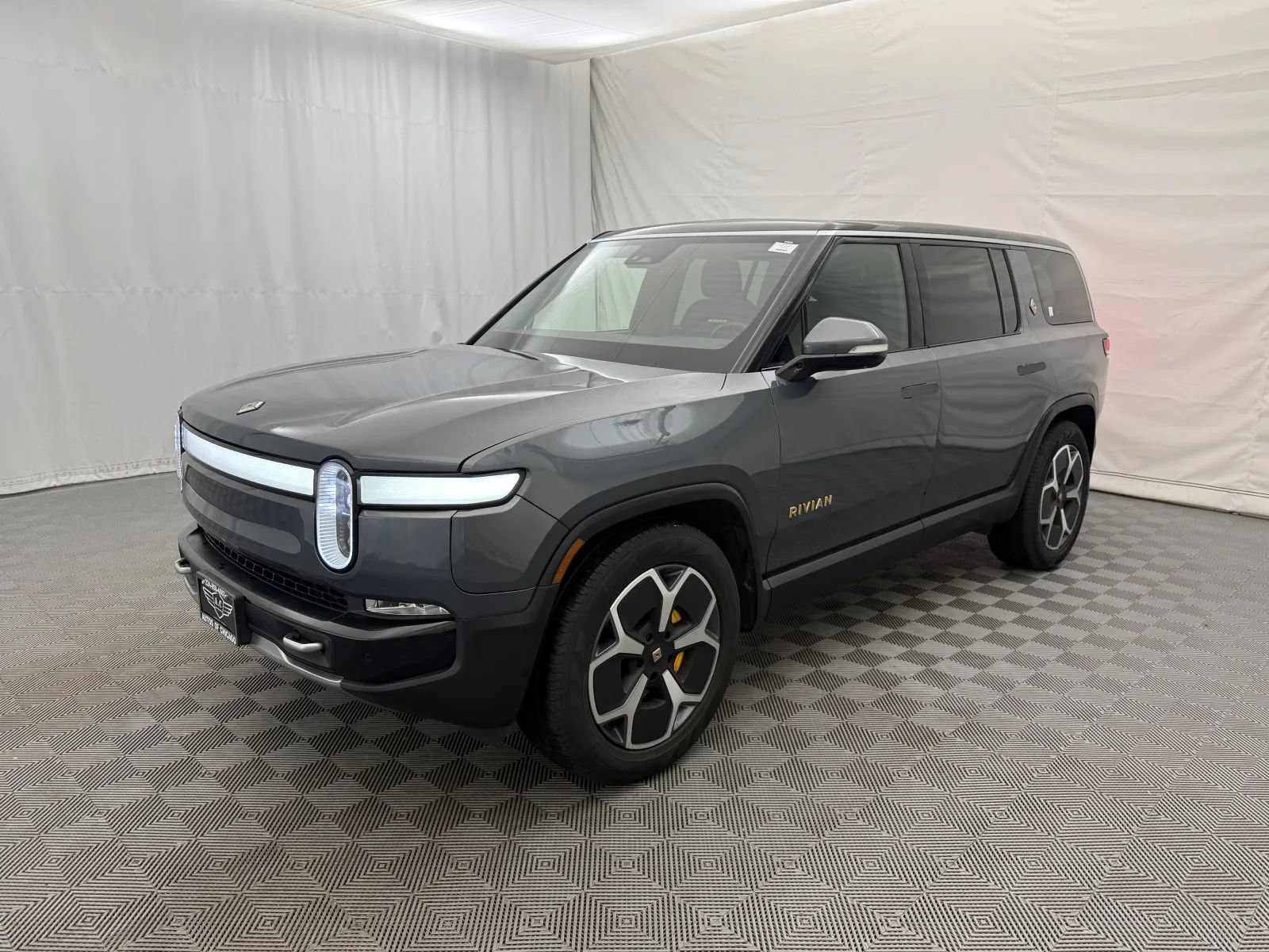 Used 2024 Rivian R1S Adventure Quad AWD/4WD image 2