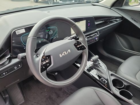 Certified 2025 Kia Niro EX FWD image 20