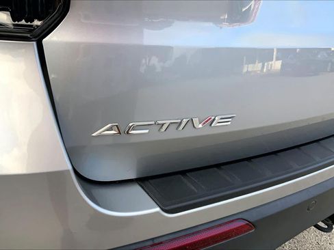 Used 2025 Ford Explorer Active RWD image 10