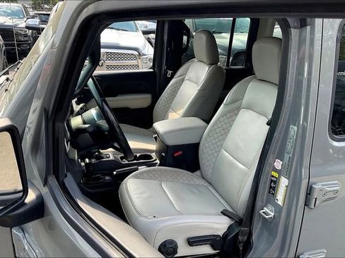 Used 2022 Jeep Wrangler Unlimited Sahara image 25