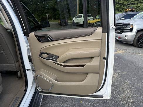 Used 2019 GMC Yukon XL SLT w/ Open Road Package AWD/4WD image 24