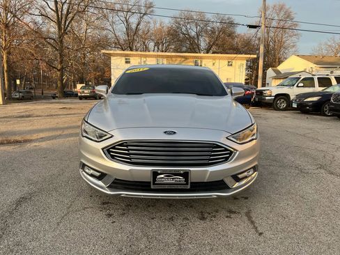 Used 2017 Ford Fusion SE w/ Fusion SE Technology Package image 2