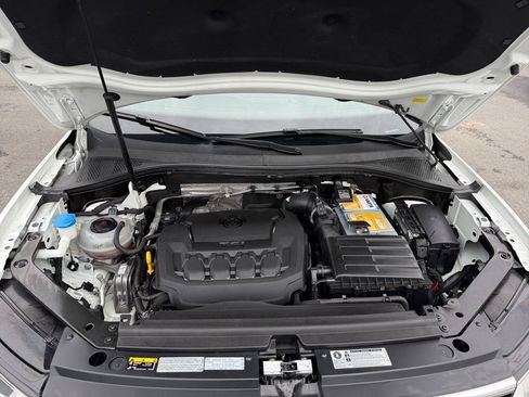 Used 2018 Volkswagen Tiguan SEL AWD/4WD image 23