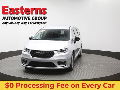 Used 2024 Chrysler Pacifica Touring-L FWD image 55