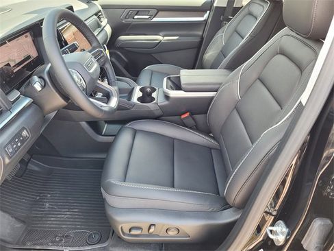 New 2026 GMC Terrain Denali w/ LPO, Black Badging Package image 21