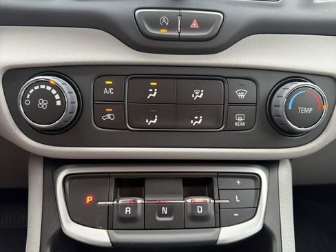 Used 2024 GMC Terrain SLE w/ LPO, Floor Liner Package image 29