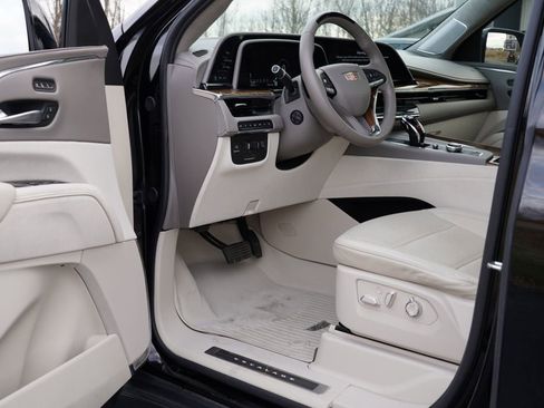 Used 2024 Cadillac Escalade ESV Sport Platinum w/ LPO, ONYX Package image 14