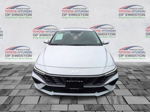 Used 2024 Hyundai Elantra SEL w/ Convenience Package image 9