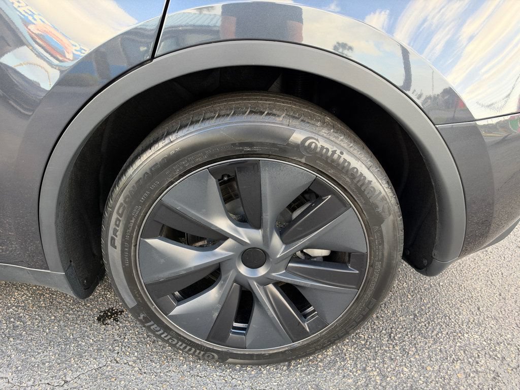 Used 2025 Tesla Model Y Long Range RWD image 34